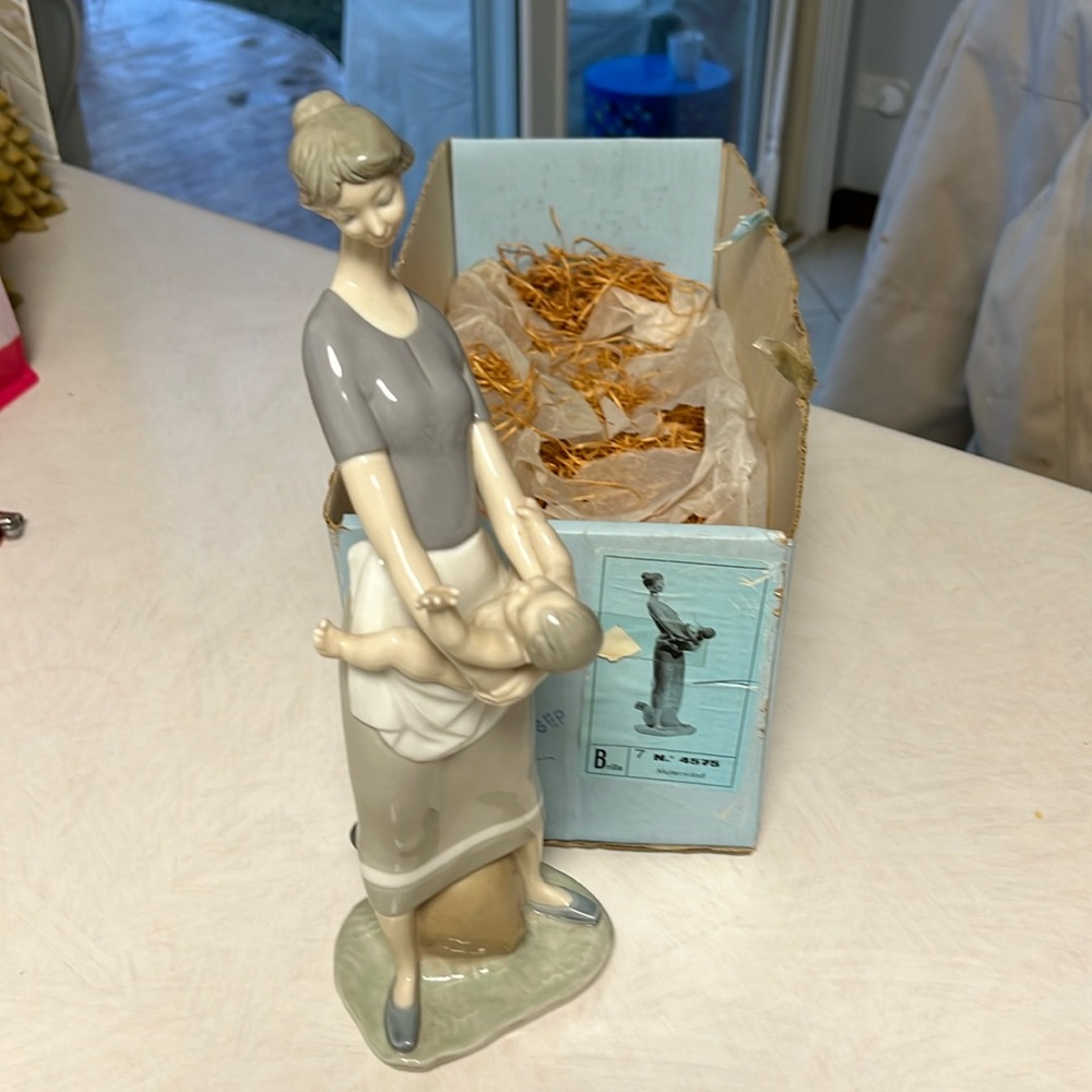 Vintage Lladro Mother and Child (retired)